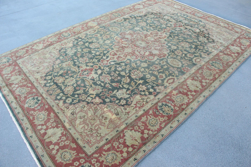 XL Vintage Turkish Accent Area rug 6.5 x 9.7 ft