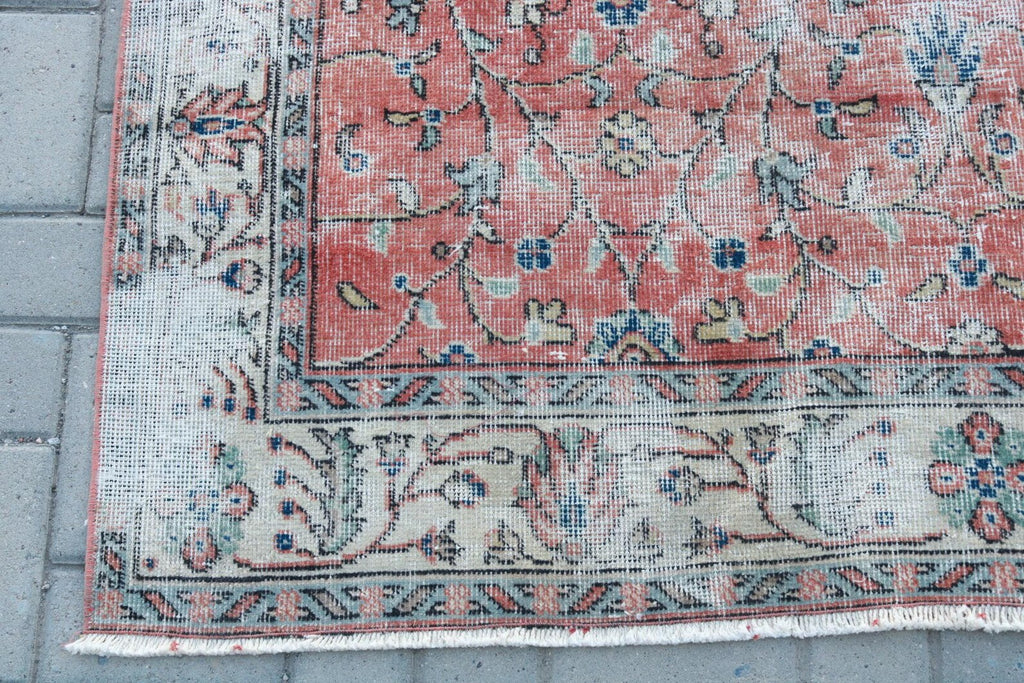 Vintage Turkish Accent Area rug 4.9 x 8.2 ft
