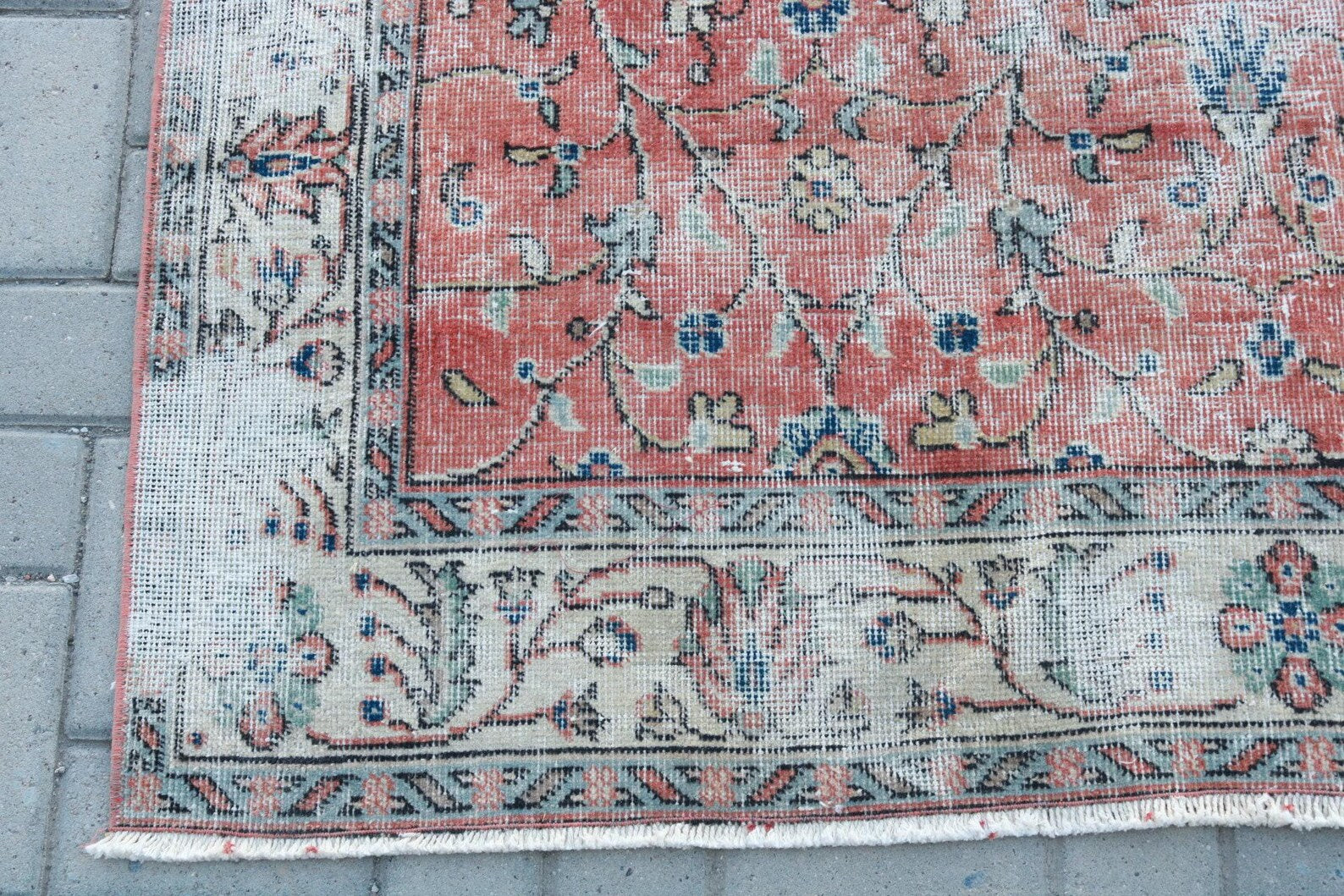Vintage Turkish Accent Area rug 4.9 x 8.2 ft