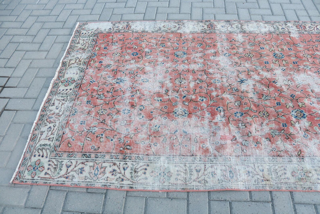 Vintage Turkish Accent Area rug 4.9 x 8.2 ft