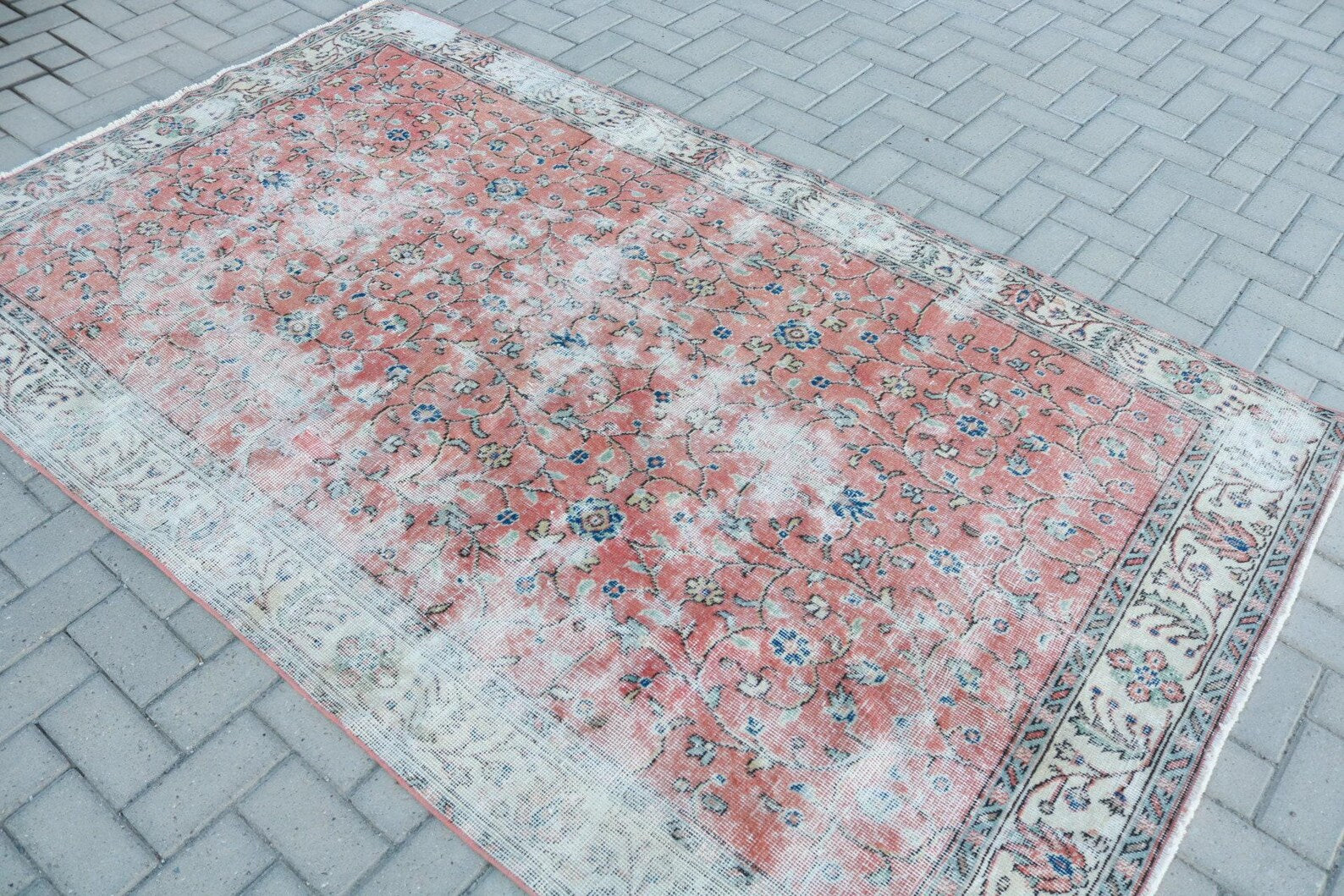 Vintage Turkish Accent Area rug 4.9 x 8.2 ft