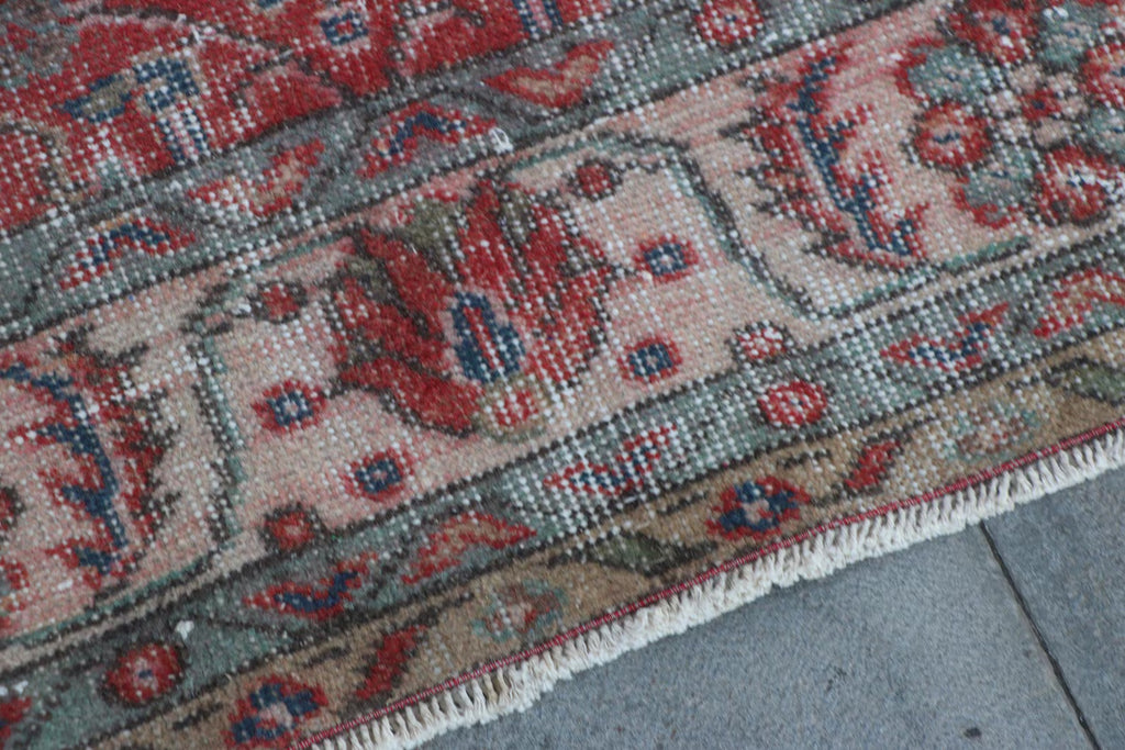XL Vintage Turkish Accent Area rug 5.5 x 9.6 ft