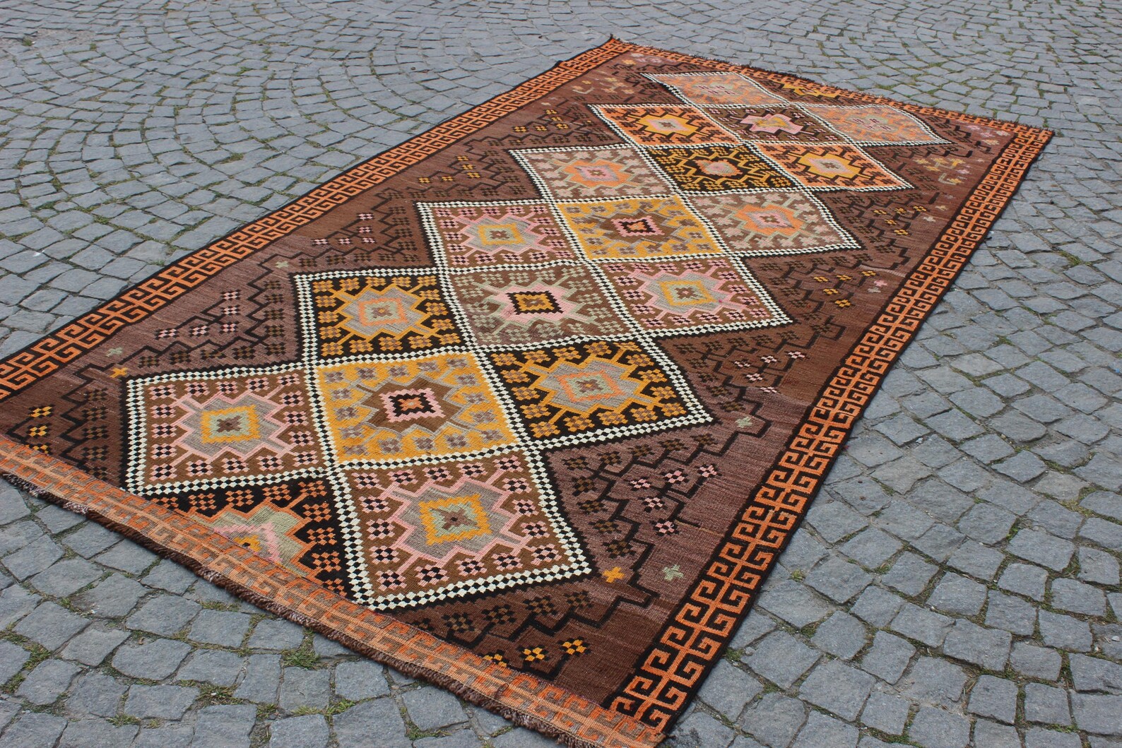 XL Vintage Turkish Accent Area Rug 5.6 x 10.2 ft