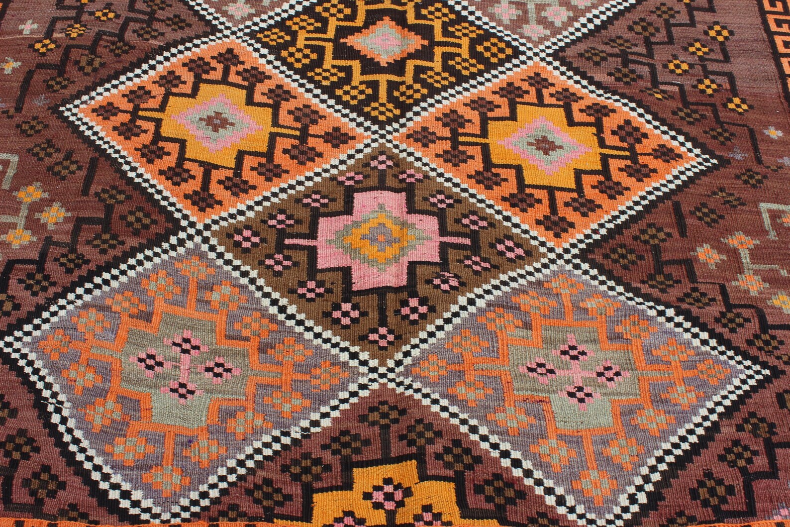 XL Vintage Turkish Accent Area Rug 5.6 x 10.2 ft