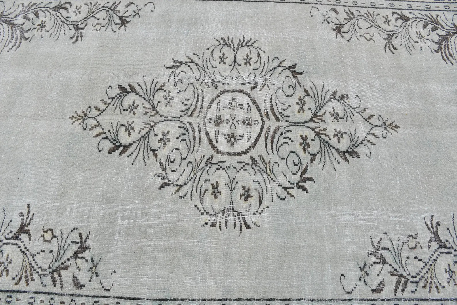 Vintage Turkish accent area rug 5.5 x 9.5 ft
