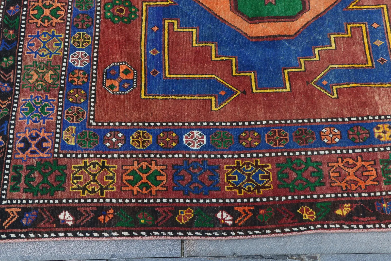 XL Vintage Turkish Accent Area Rug 5.4 x 9.9 ft