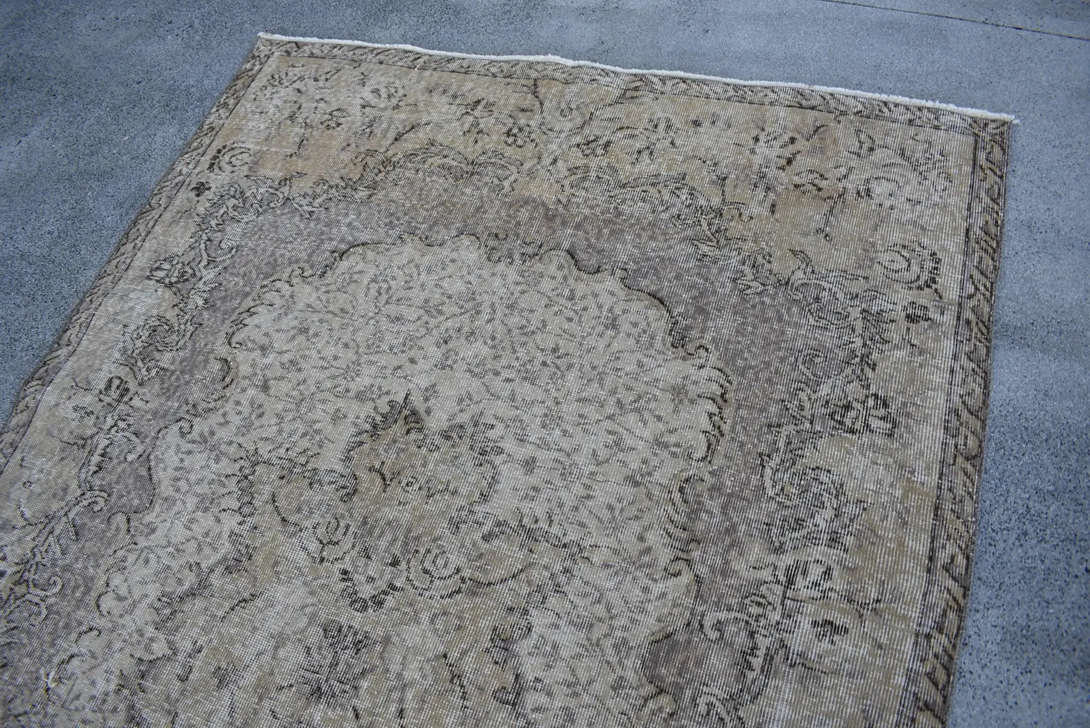XL Vintage Turkish Accent Area Rug 5.1 x 8.5 ft
