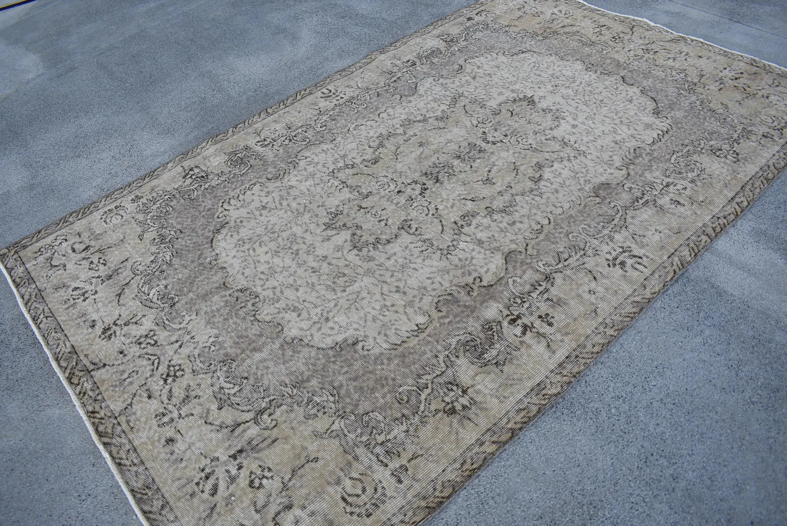 XL Vintage Turkish Accent Area Rug 5.1 x 8.5 ft