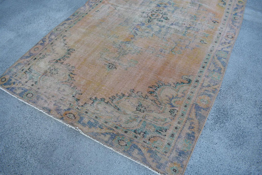 XL Vintage Turkish Accent Area Rug 5.3 x 9.1 ft