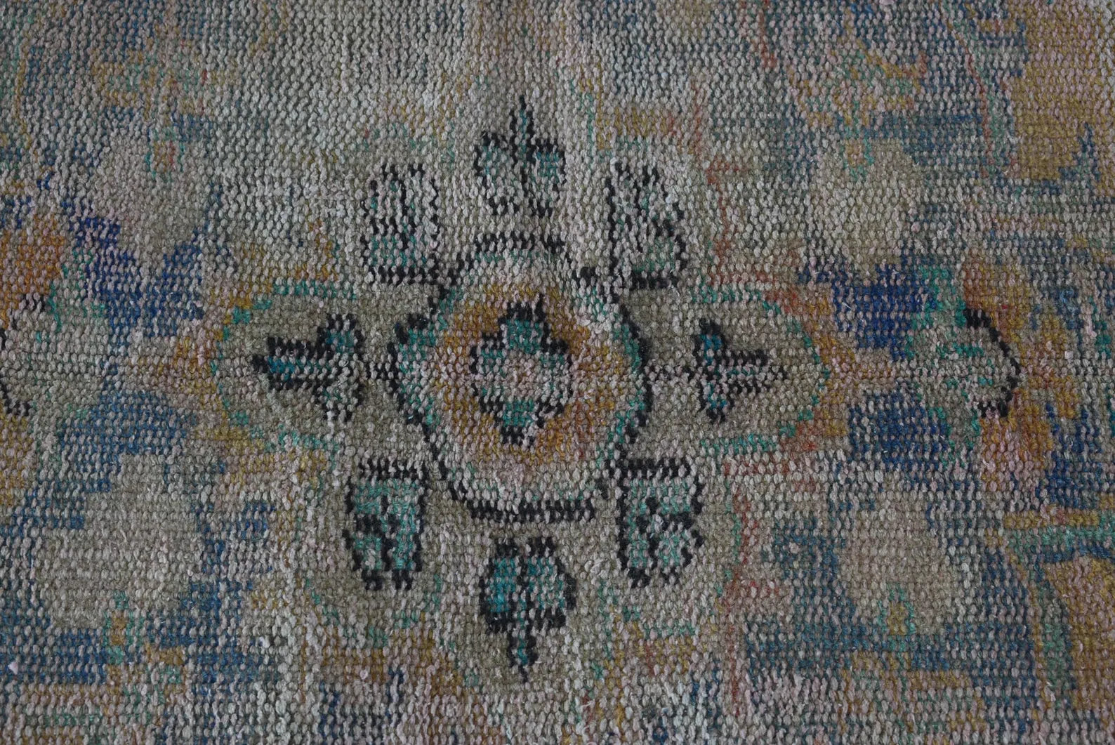 XL Vintage Turkish Accent Area Rug 5.3 x 9.1 ft