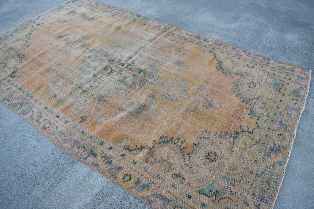 XL Vintage Turkish Accent Area Rug 5.3 x 9.1 ft