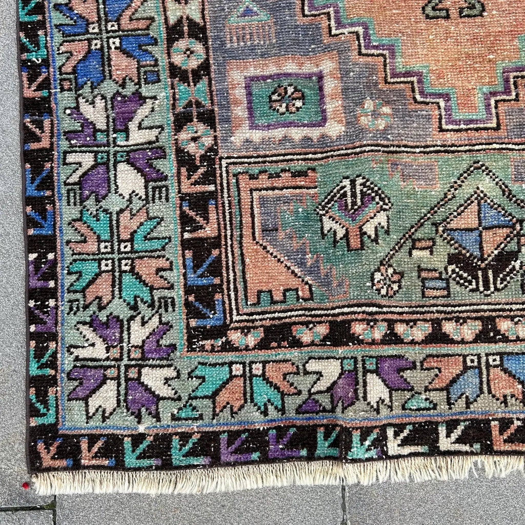 Vintage Turkish Accent Area rug 3.4 x 5.6 ft