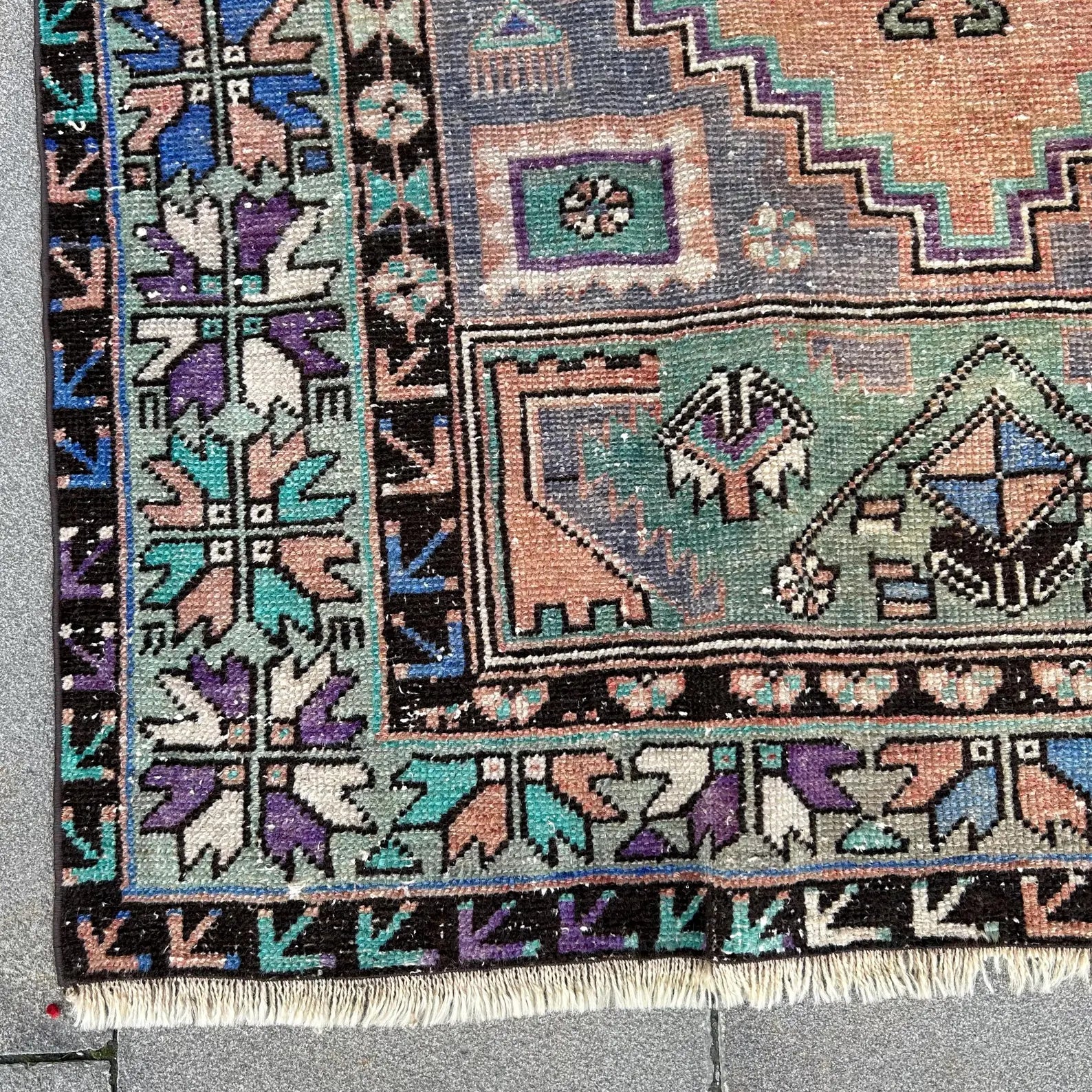 Vintage Turkish Accent Area rug 3.4 x 5.6 ft