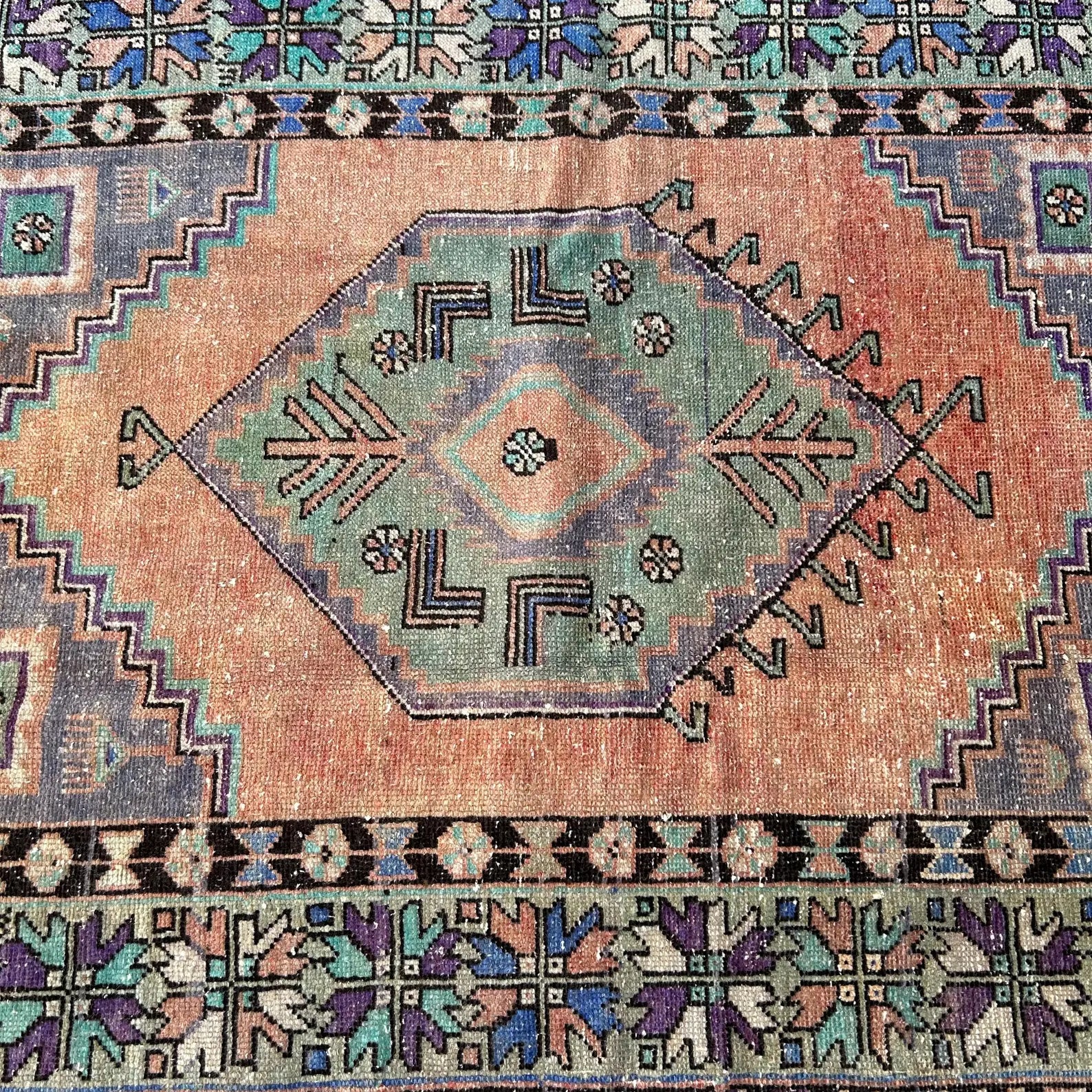 Vintage Turkish Accent Area rug 3.4 x 5.6 ft