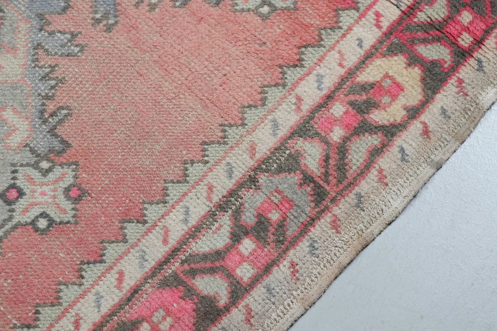 Vintage Turkish Runner Rug 3.2 x 7.5 ft