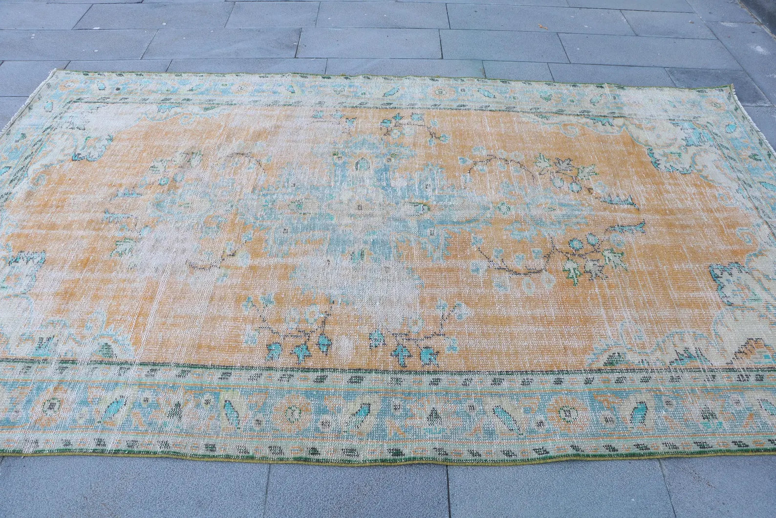 XL Vintage Turkish Accent Area rug 5.8 x 9.3 ft
