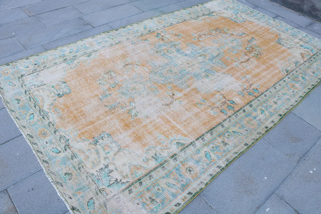 XL Vintage Turkish Accent Area rug 5.8 x 9.3 ft