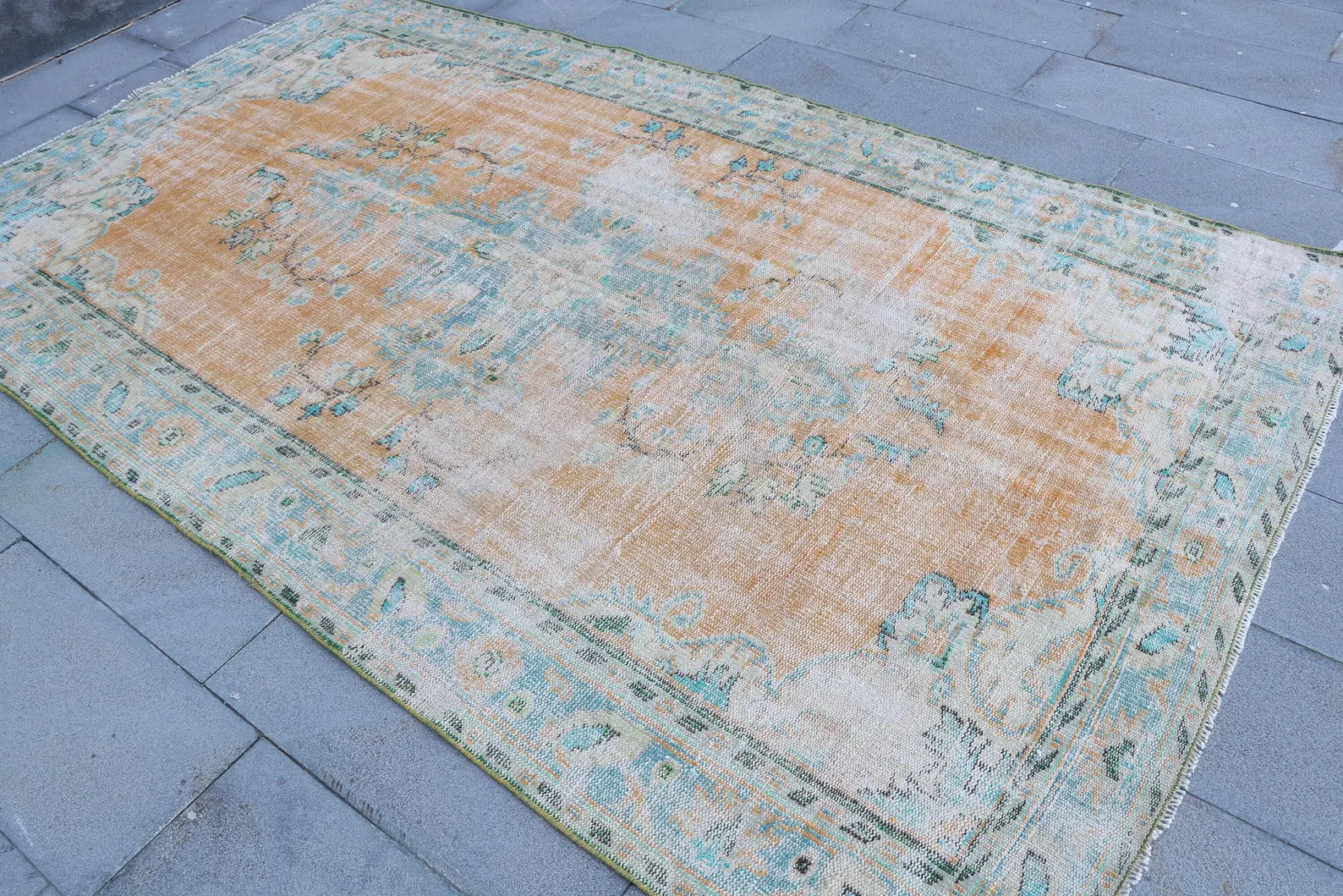 XL Vintage Turkish Accent Area rug 5.8 x 9.3 ft