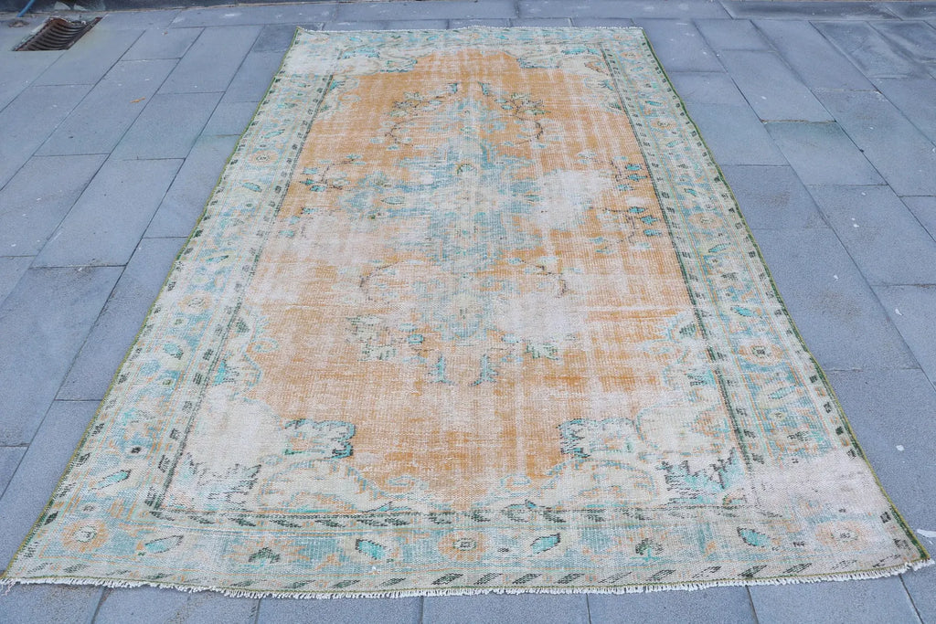 XL Vintage Turkish Accent Area rug 5.8 x 9.3 ft