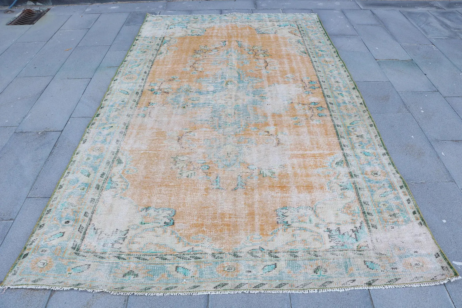 XL Vintage Turkish Accent Area rug 5.8 x 9.3 ft
