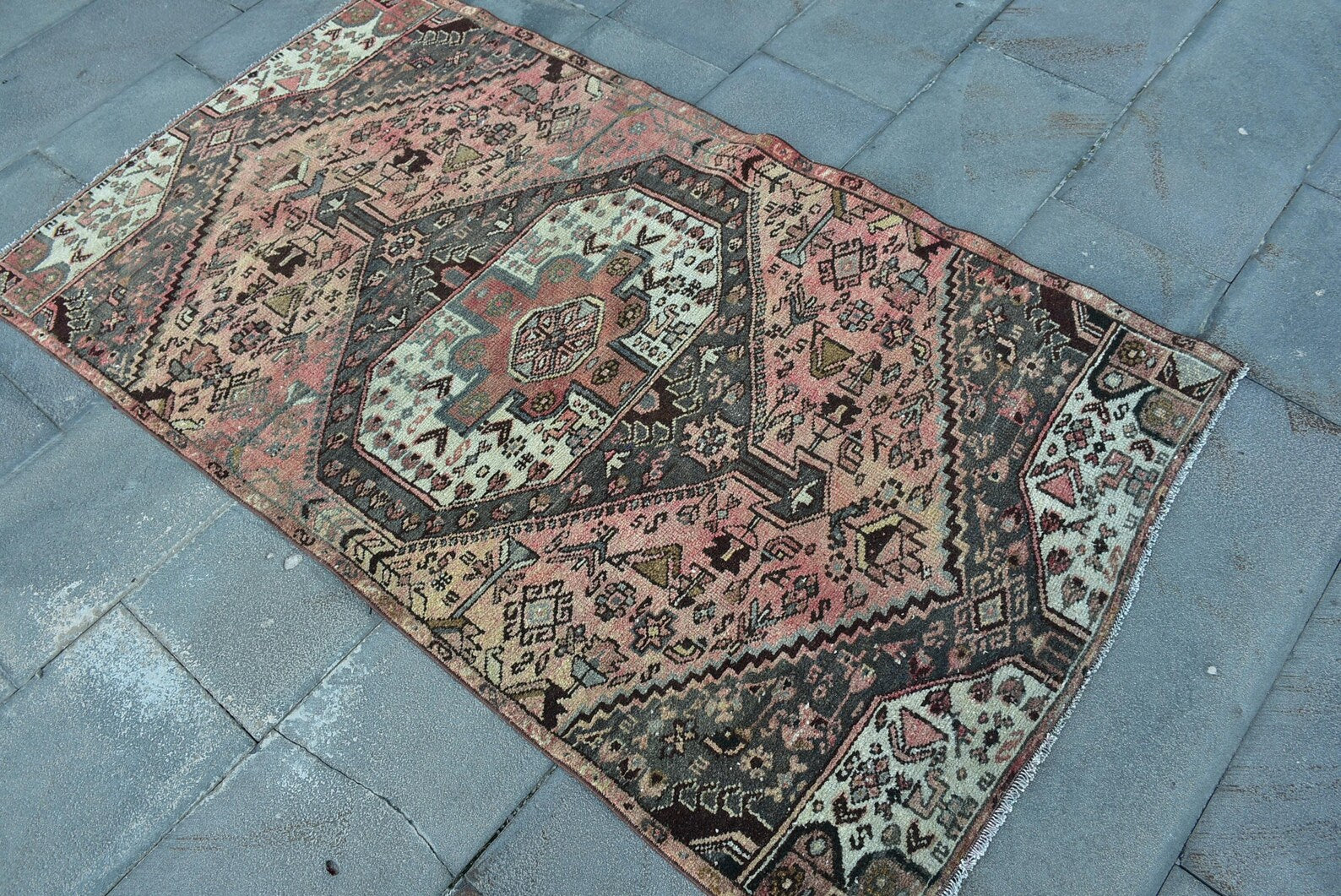 Vintage Persian Accent Area Rug 3.3 x 5.7 ft