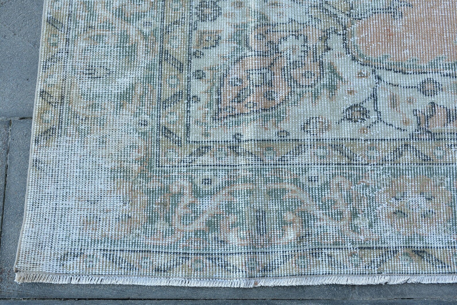 XL Vintage Turkish Accent Area Rug 5.7 x 8.9 ft