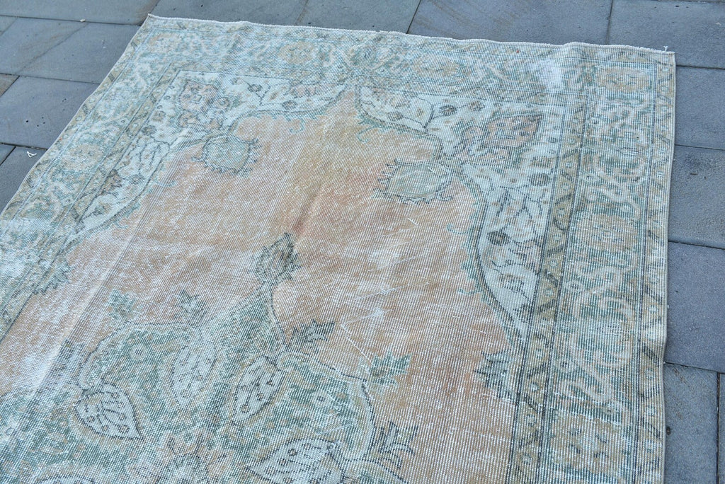 XL Vintage Turkish Accent Area Rug 5.7 x 8.9 ft