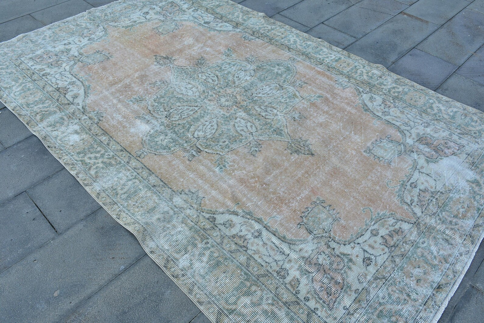 XL Vintage Turkish Accent Area Rug 5.7 x 8.9 ft