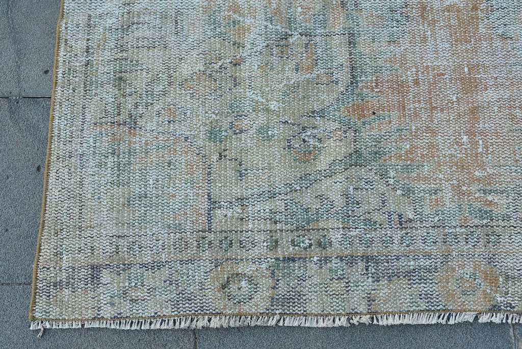 Vintage Turkish Accent Area rug 4.4 x 9.4 ft