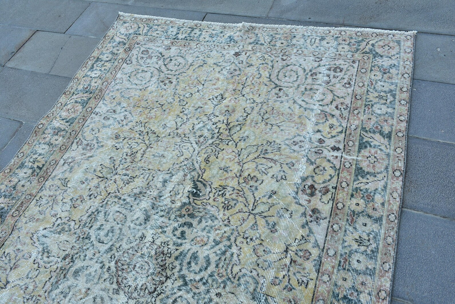 Vintage Turkish Accent Area rug 4.9 x 8.5 ft