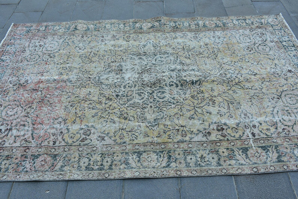 Vintage Turkish Accent Area rug 4.9 x 8.5 ft