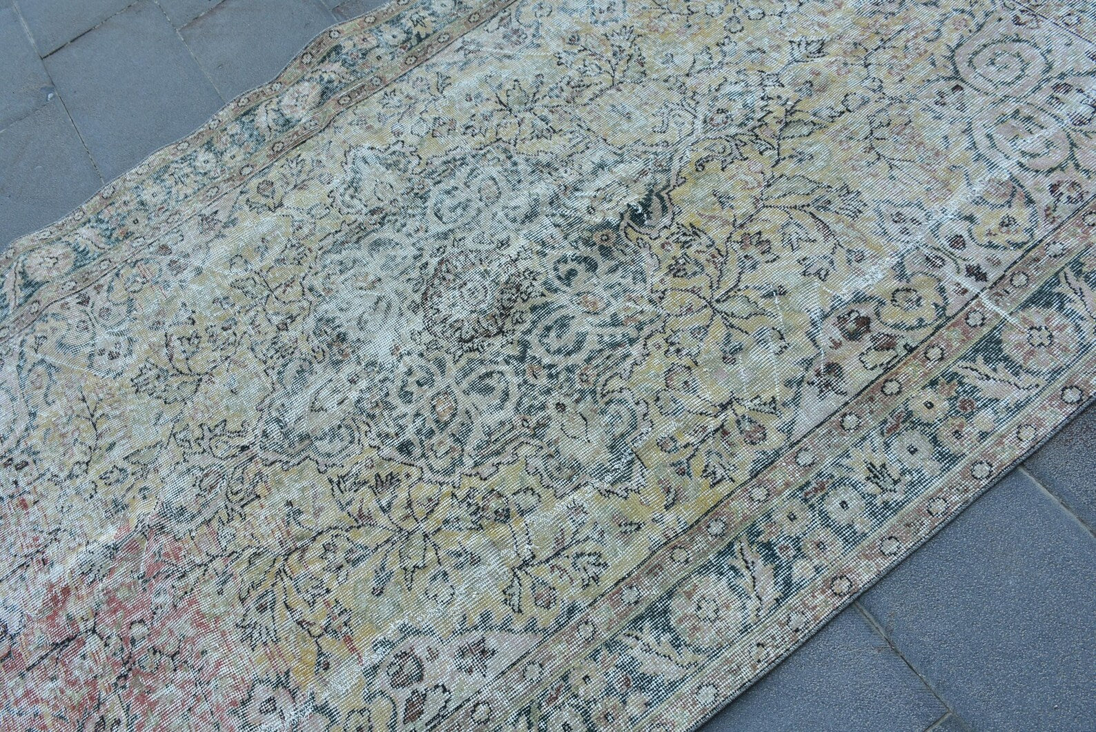 Vintage Turkish Accent Area rug 4.9 x 8.5 ft