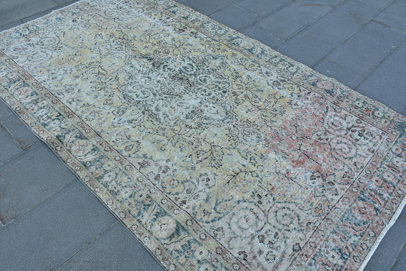 Vintage Turkish Accent Area rug 4.9 x 8.5 ft
