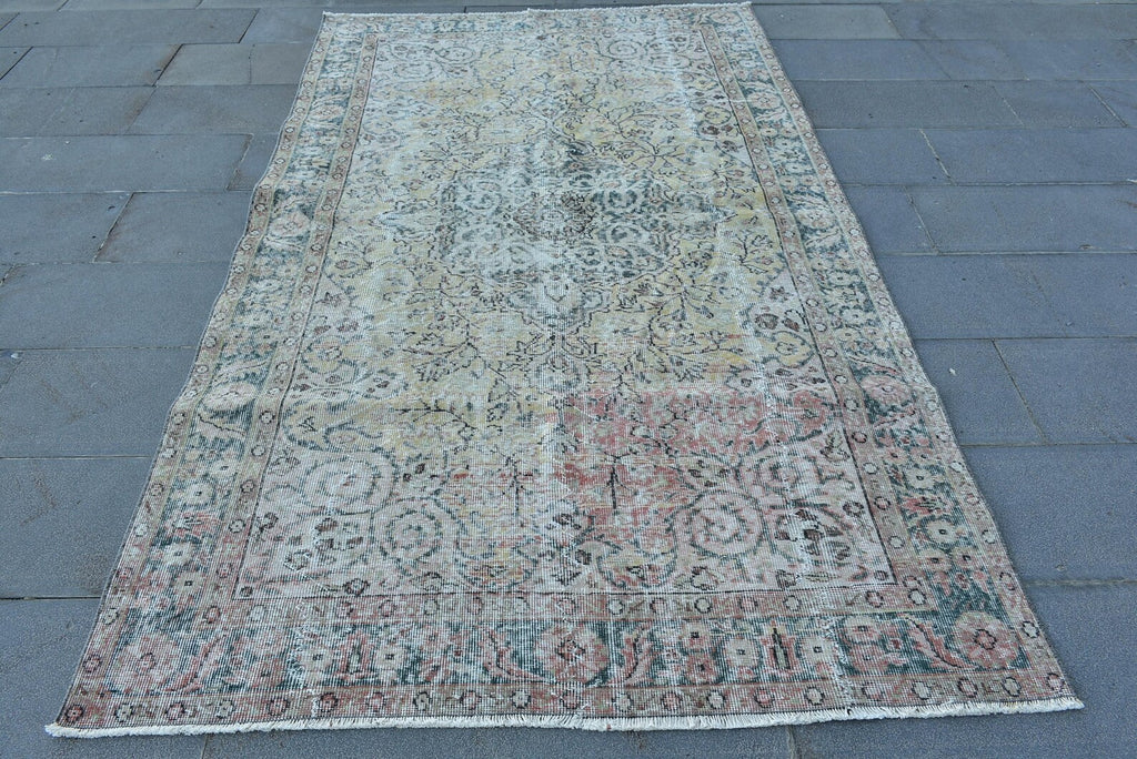Vintage Turkish Accent Area rug 4.9 x 8.5 ft