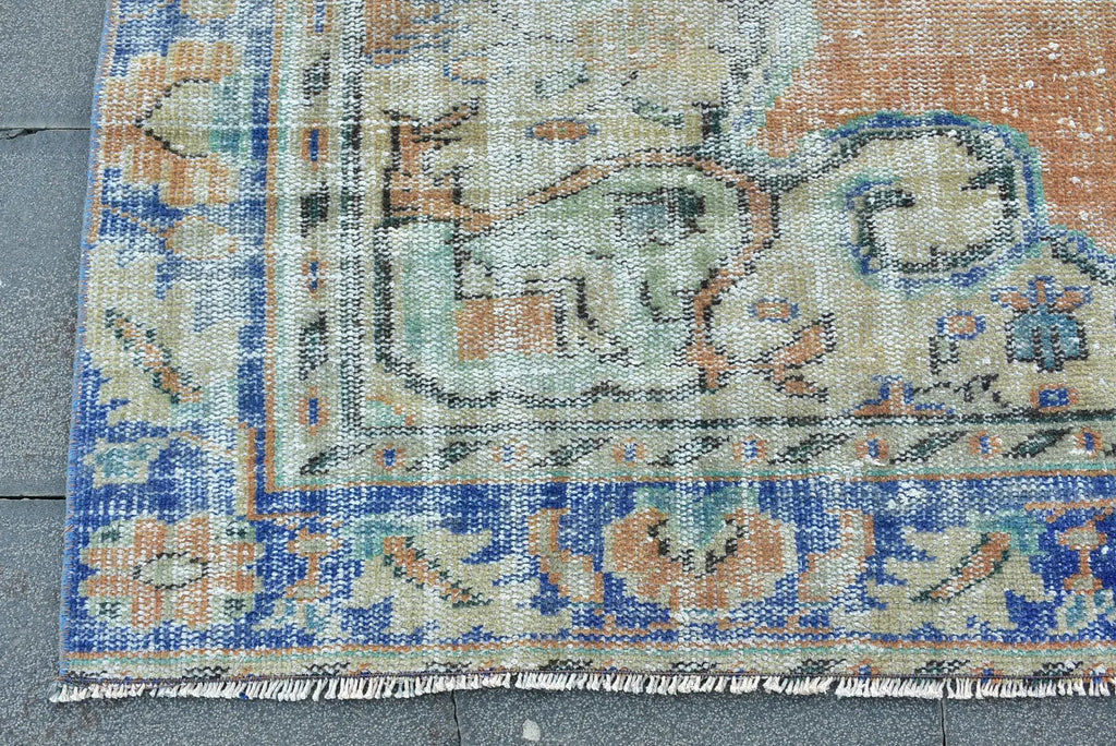 XL Vintage Turkish Accent Area Rug 5.7 x 9.3 ft
