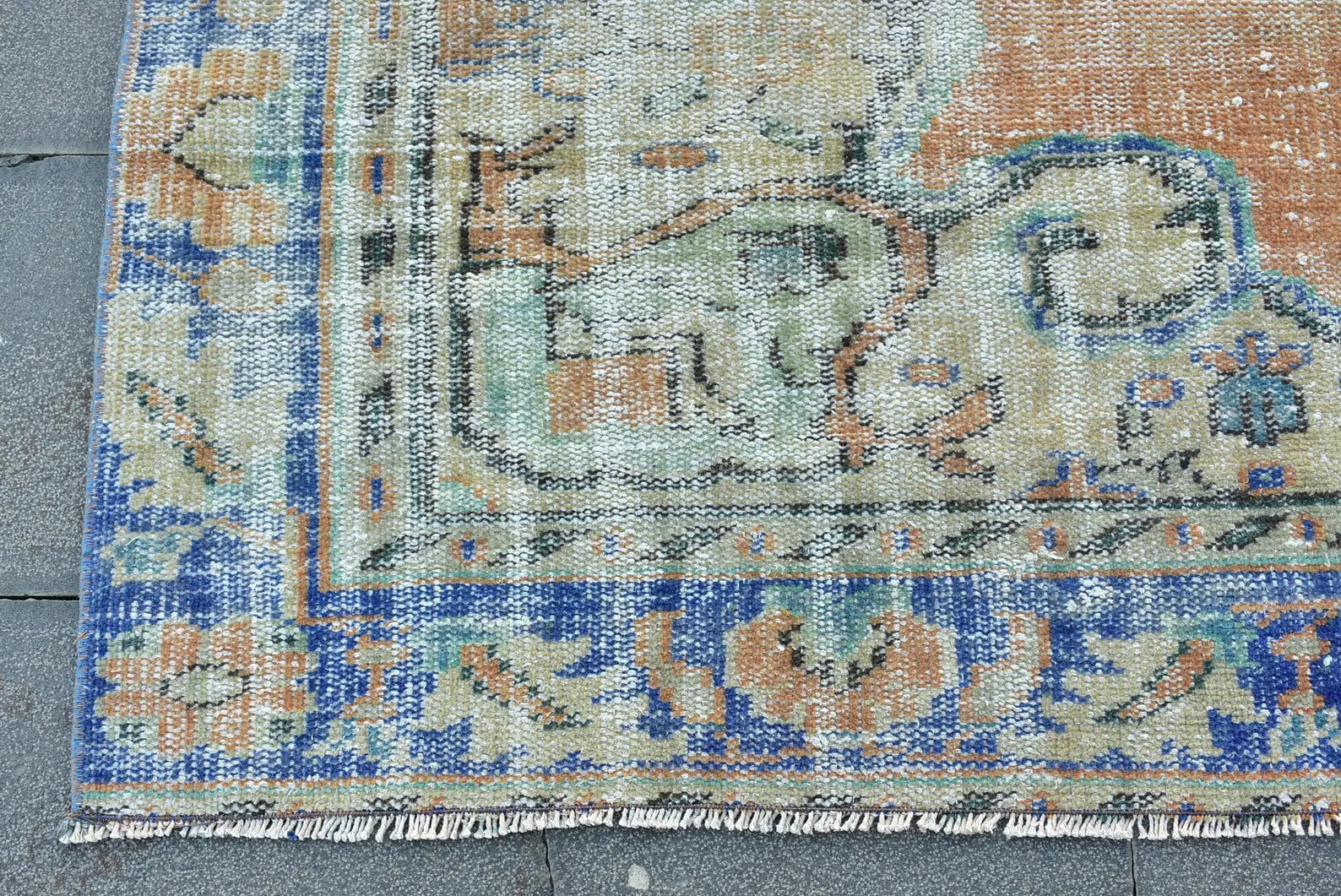 XL Vintage Turkish Accent Area Rug 5.7 x 9.3 ft