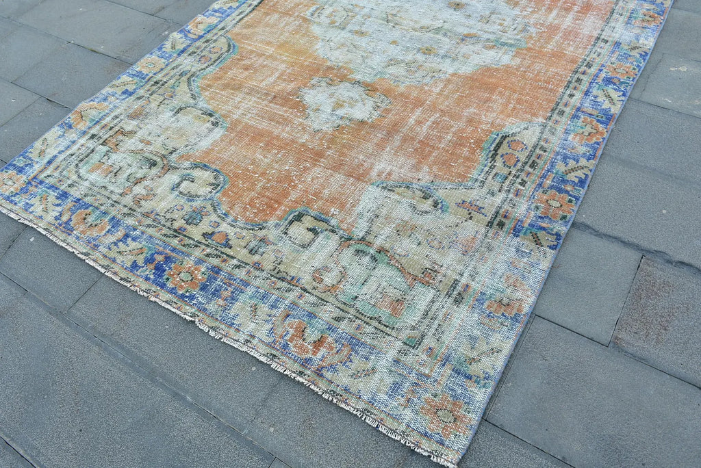 XL Vintage Turkish Accent Area Rug 5.7 x 9.3 ft