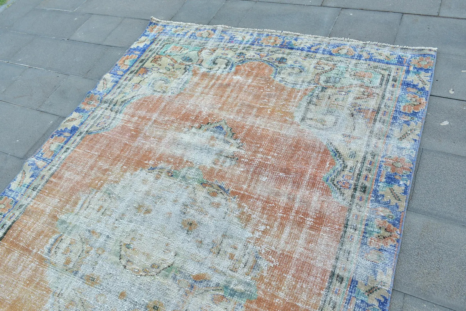 XL Vintage Turkish Accent Area Rug 5.7 x 9.3 ft