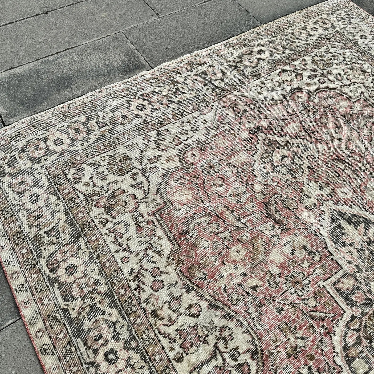 XL Vintage Turkish Accent Area Rug 6.6 x 9.9 ft