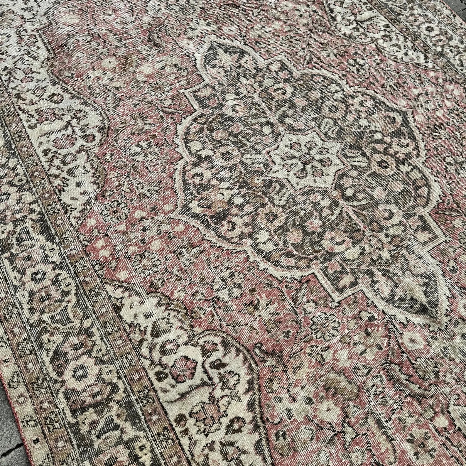 XL Vintage Turkish Accent Area Rug 6.6 x 9.9 ft