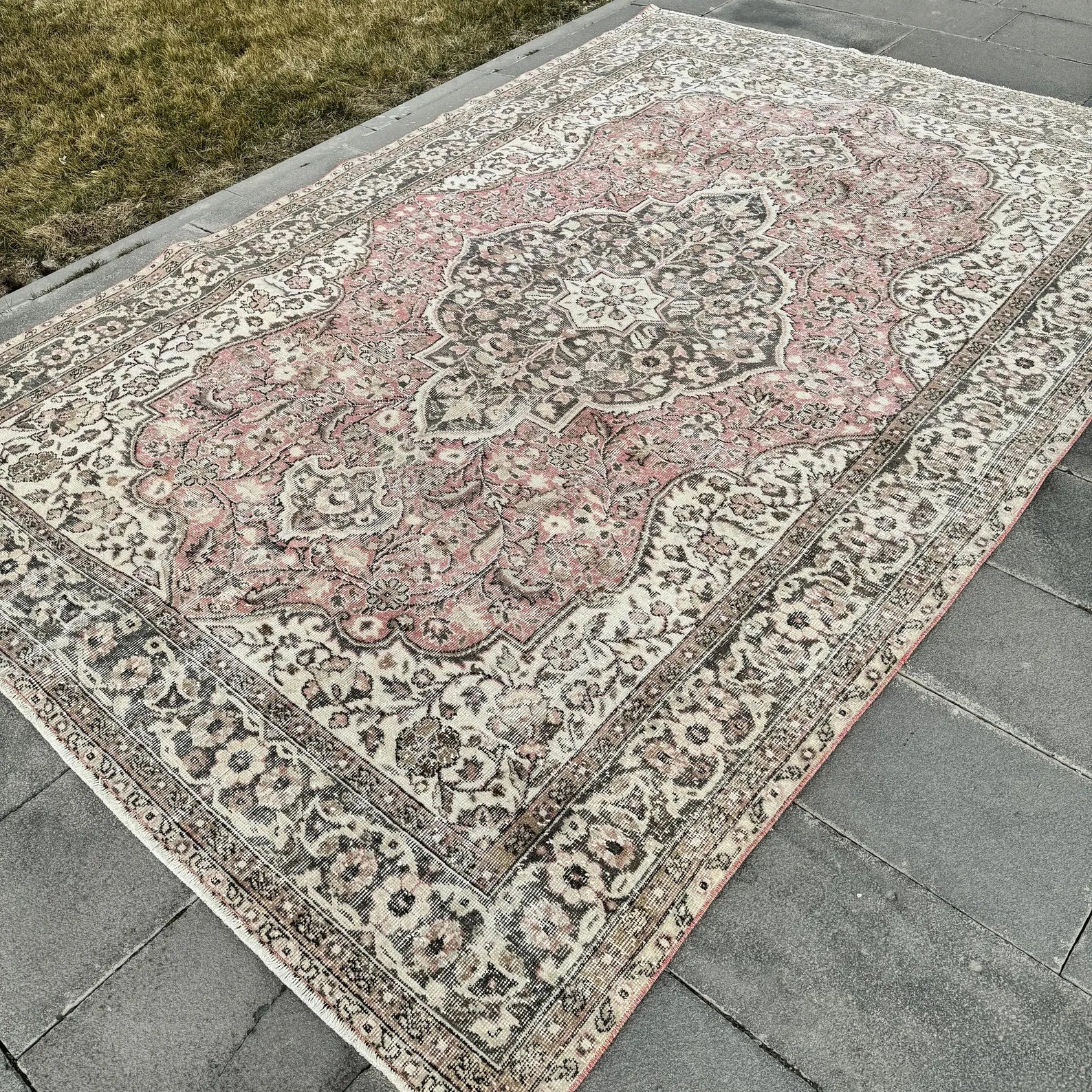 XL Vintage Turkish Accent Area Rug 6.6 x 9.9 ft