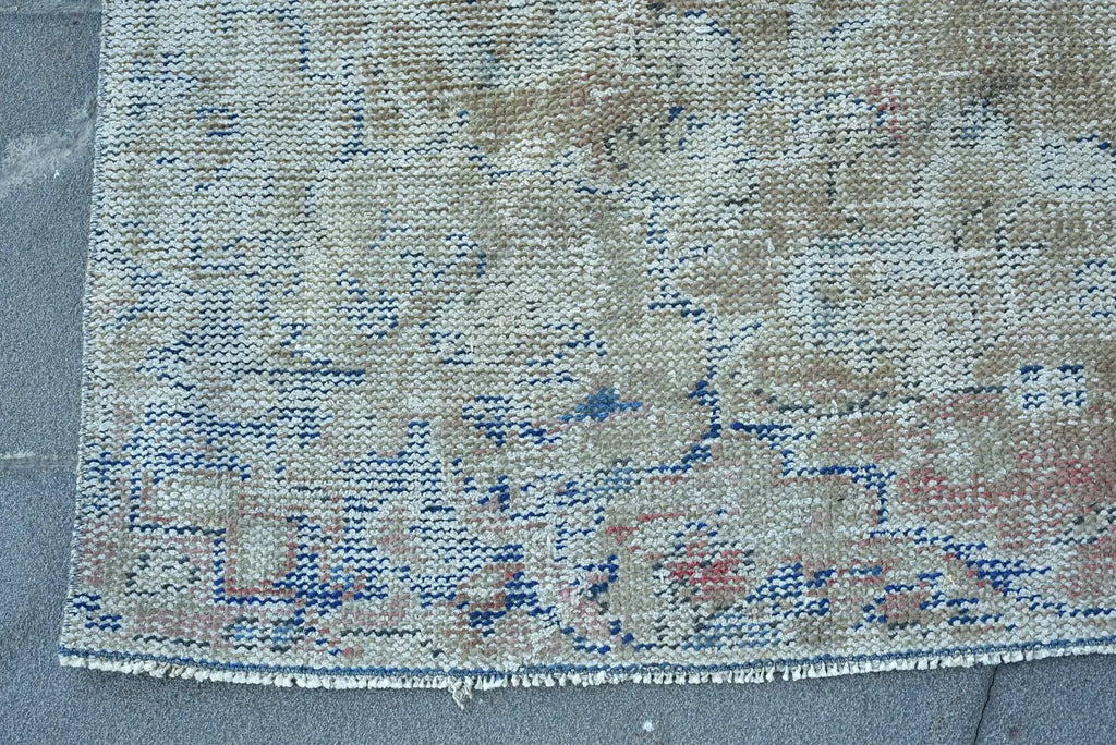 Vintage Turkish Accent Area rug 4.9 x 7.9 ft