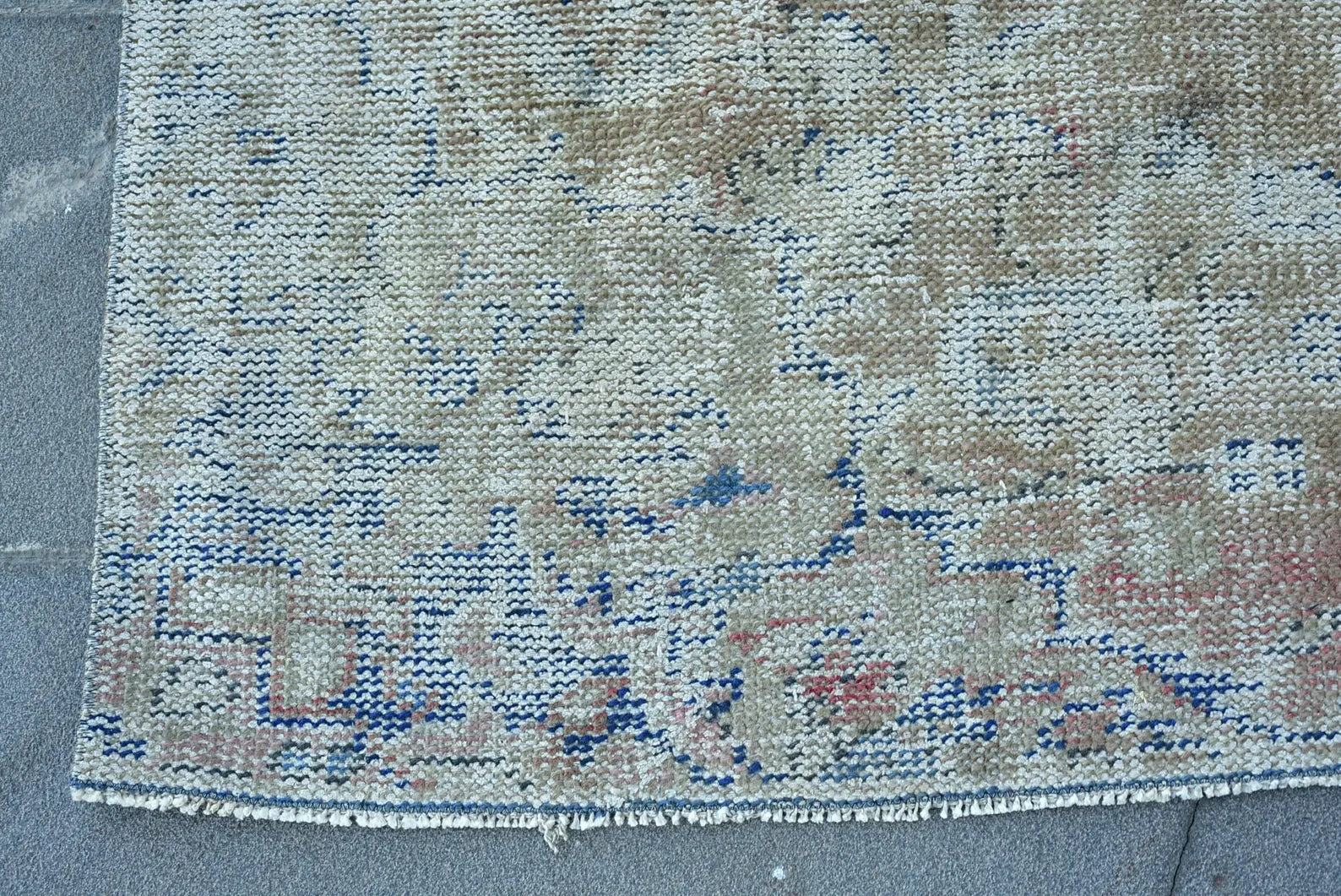 Vintage Turkish Accent Area rug 4.9 x 7.9 ft