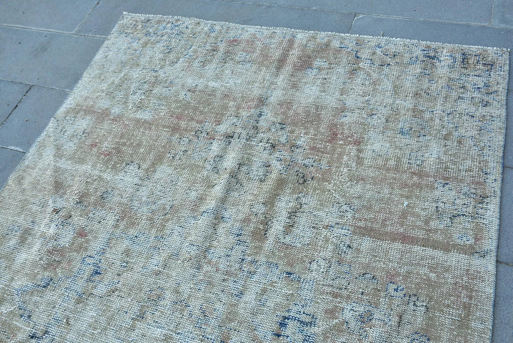 Vintage Turkish Accent Area rug 4.9 x 7.9 ft