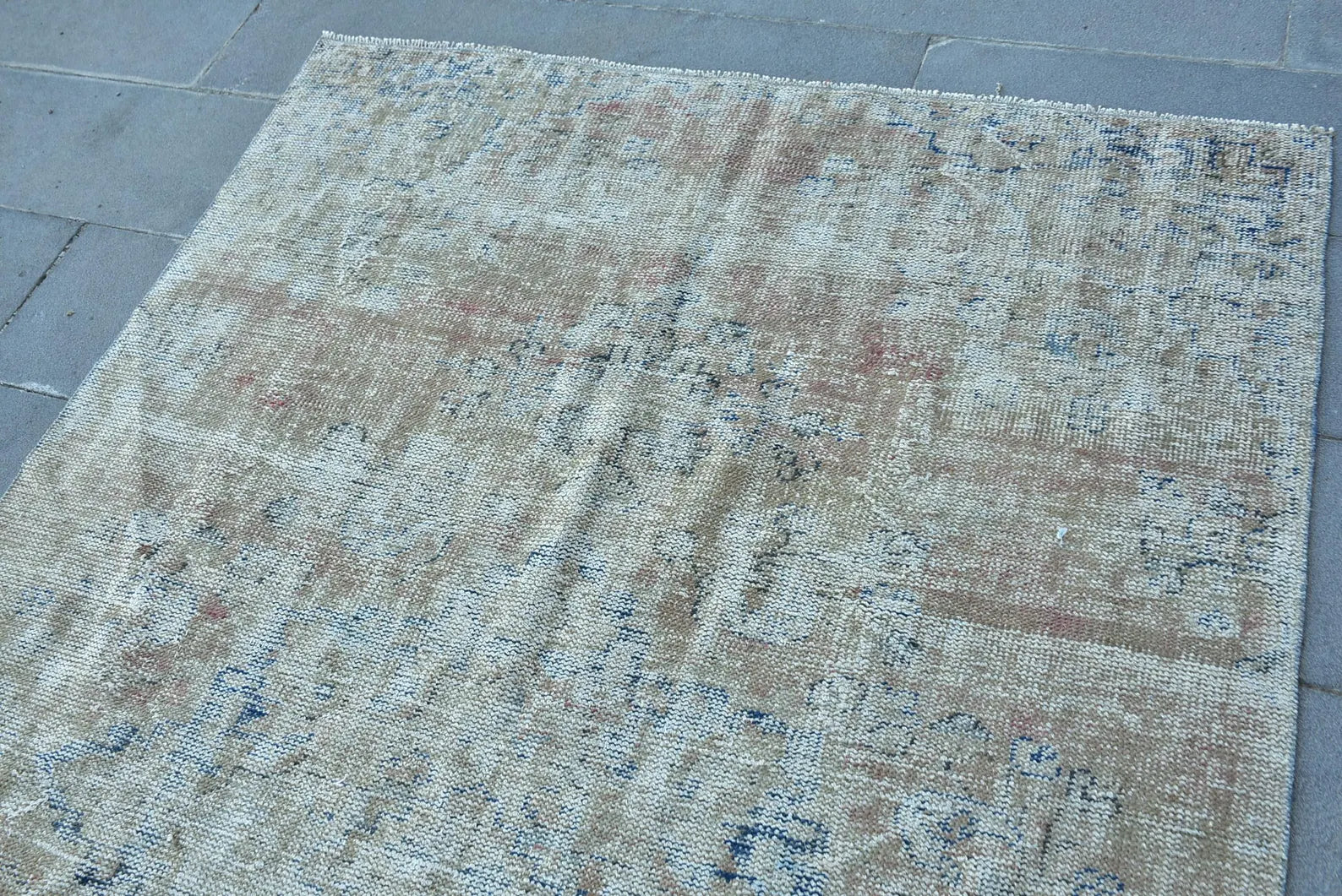 Vintage Turkish Accent Area rug 4.9 x 7.9 ft