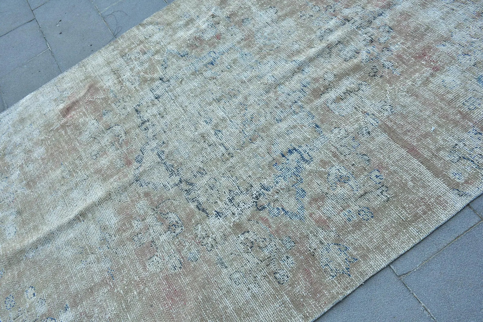 Vintage Turkish Accent Area rug 4.9 x 7.9 ft