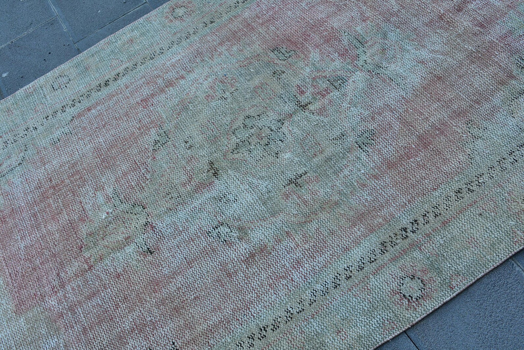 Vintage Turkish Accent Area rug 4.5 x 8 ft
