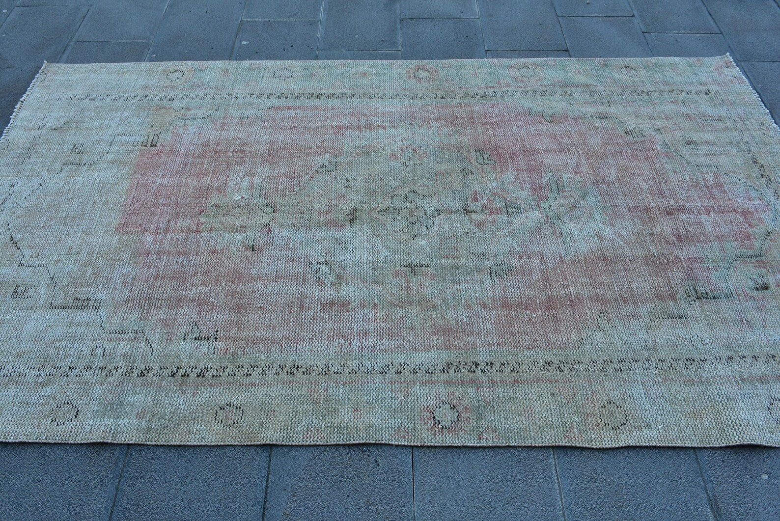 Vintage Turkish Accent Area rug 4.5 x 8 ft