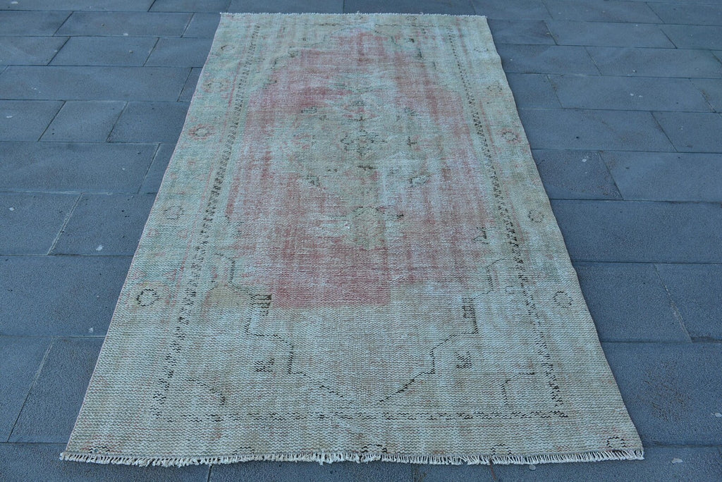 Vintage Turkish Accent Area rug 4.5 x 8 ft