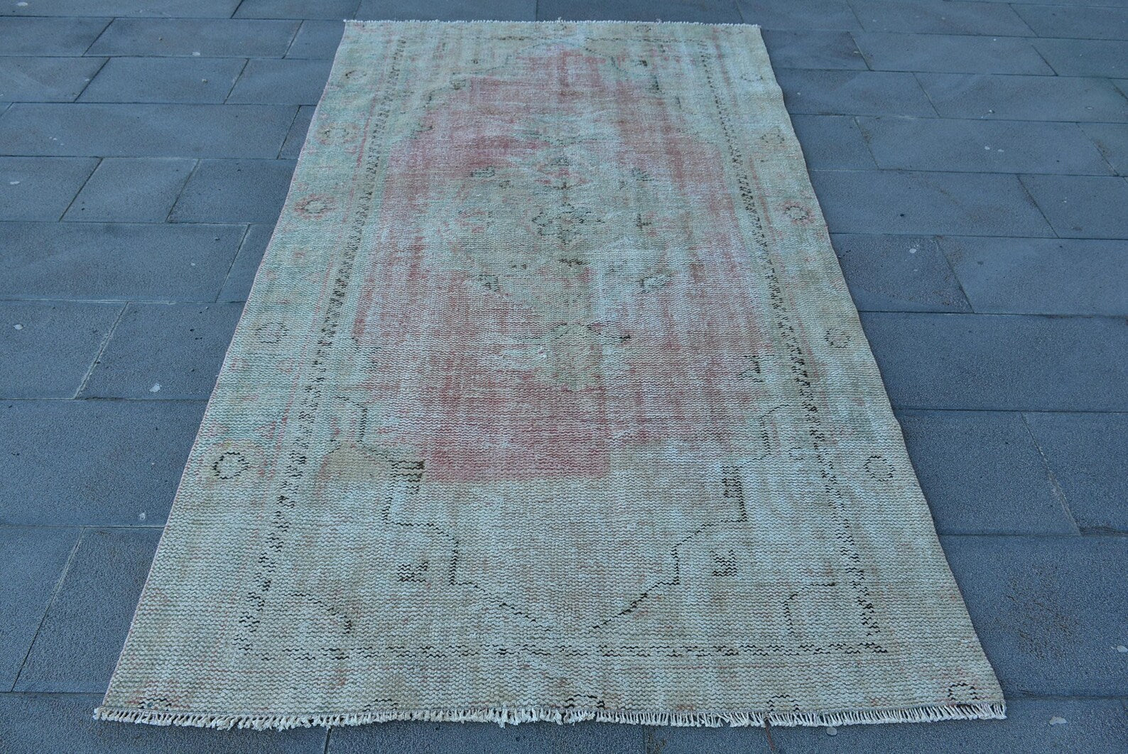 Vintage Turkish Accent Area rug 4.5 x 8 ft
